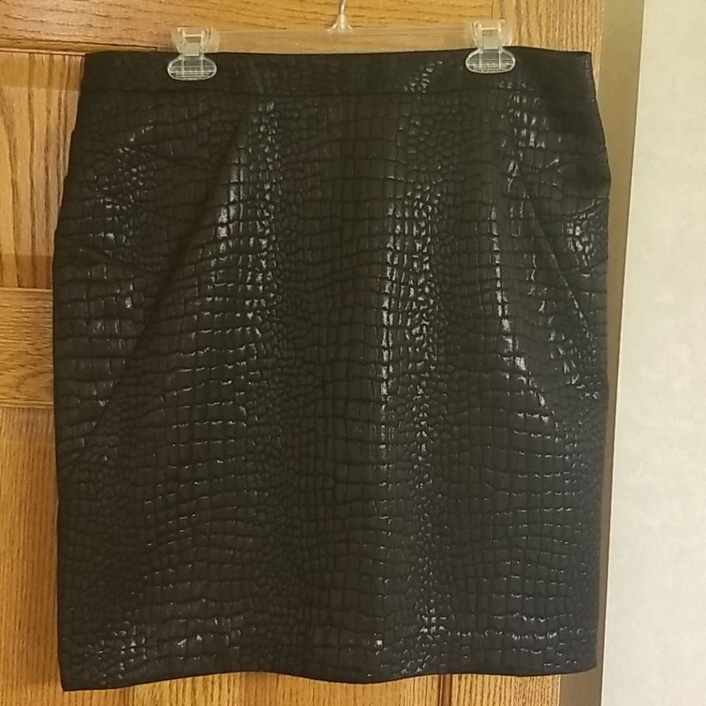 Women's sz 14 black reptile Worthington skirt